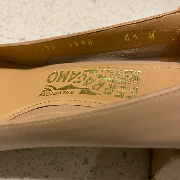 Salvatore Ferragamo color-block bow pumps - Picture 3 of 6